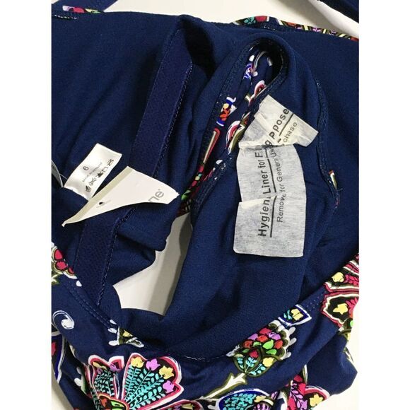 New Liz Claiborne floral swimsuit runs small - Picture 8 of 8